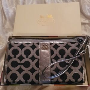 NEW W Box Coach Julia Optic Signature Lurex Silver & Black 1Convertible Clutch